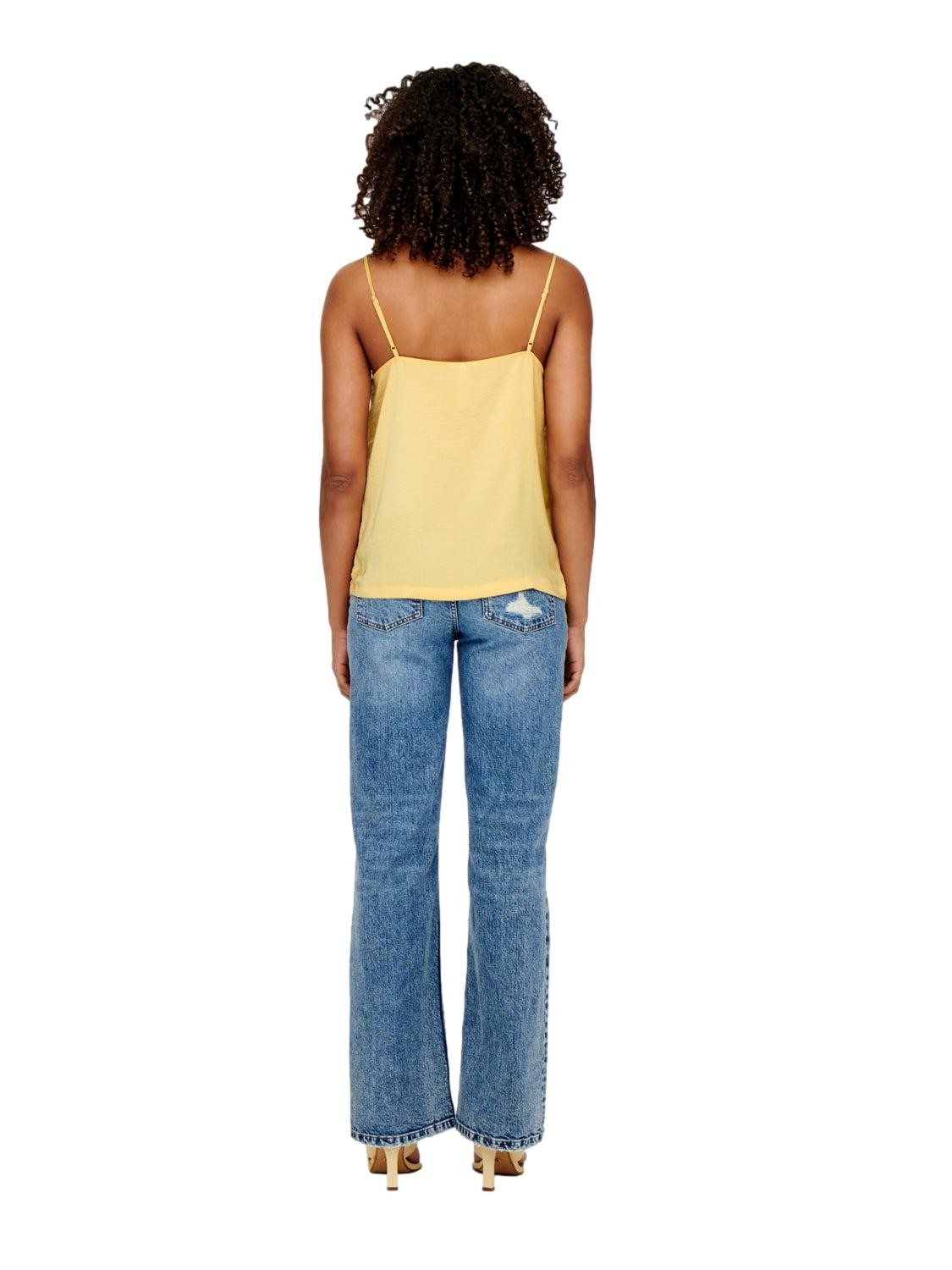 TOP MUJER AMARILLO CORTE REGULAR ONLY 15176550