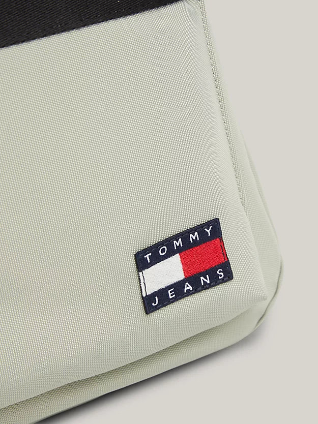 MOCHILA TOMMY JEANS ESSENTIAL CON LOGO