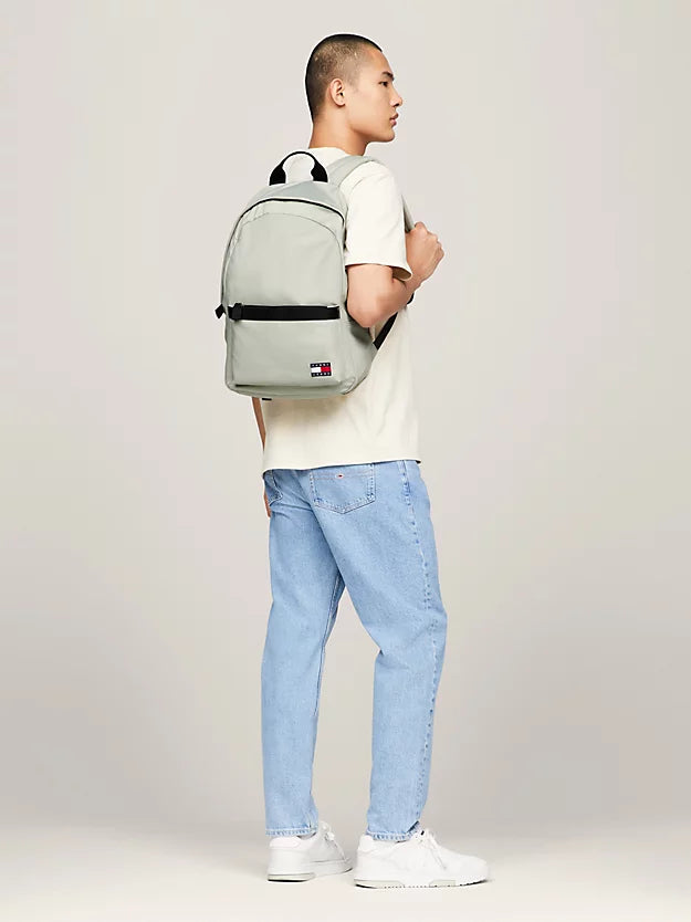 MOCHILA TOMMY JEANS ESSENTIAL CON LOGO