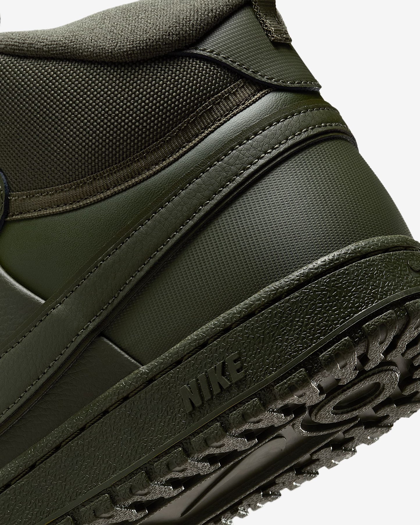BOTAS NIKE COURT VISION MID WNTR DR7882-300