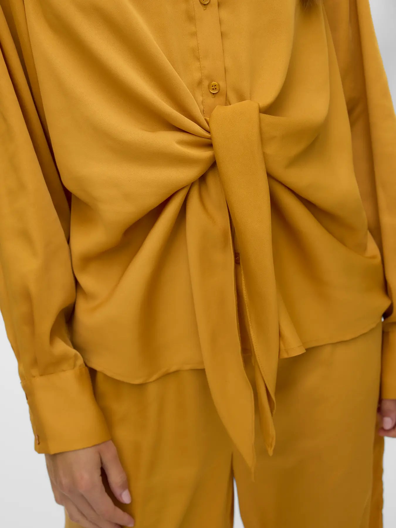 CAMISA MUJER SATINADA VERO MODA 10331702