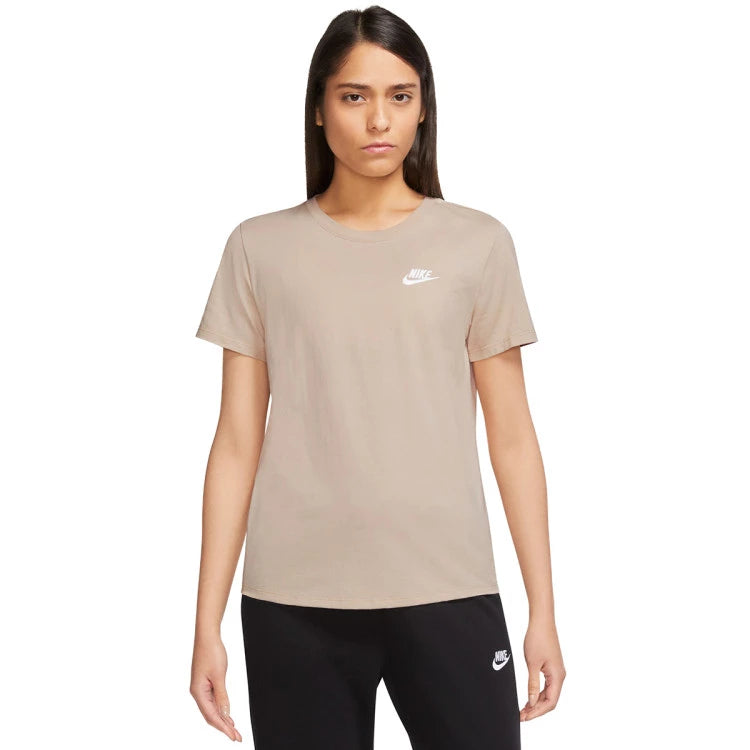 CAMISETA MANGA CORTA MUJER NIKE CLUB ESSENTIAL DX7902