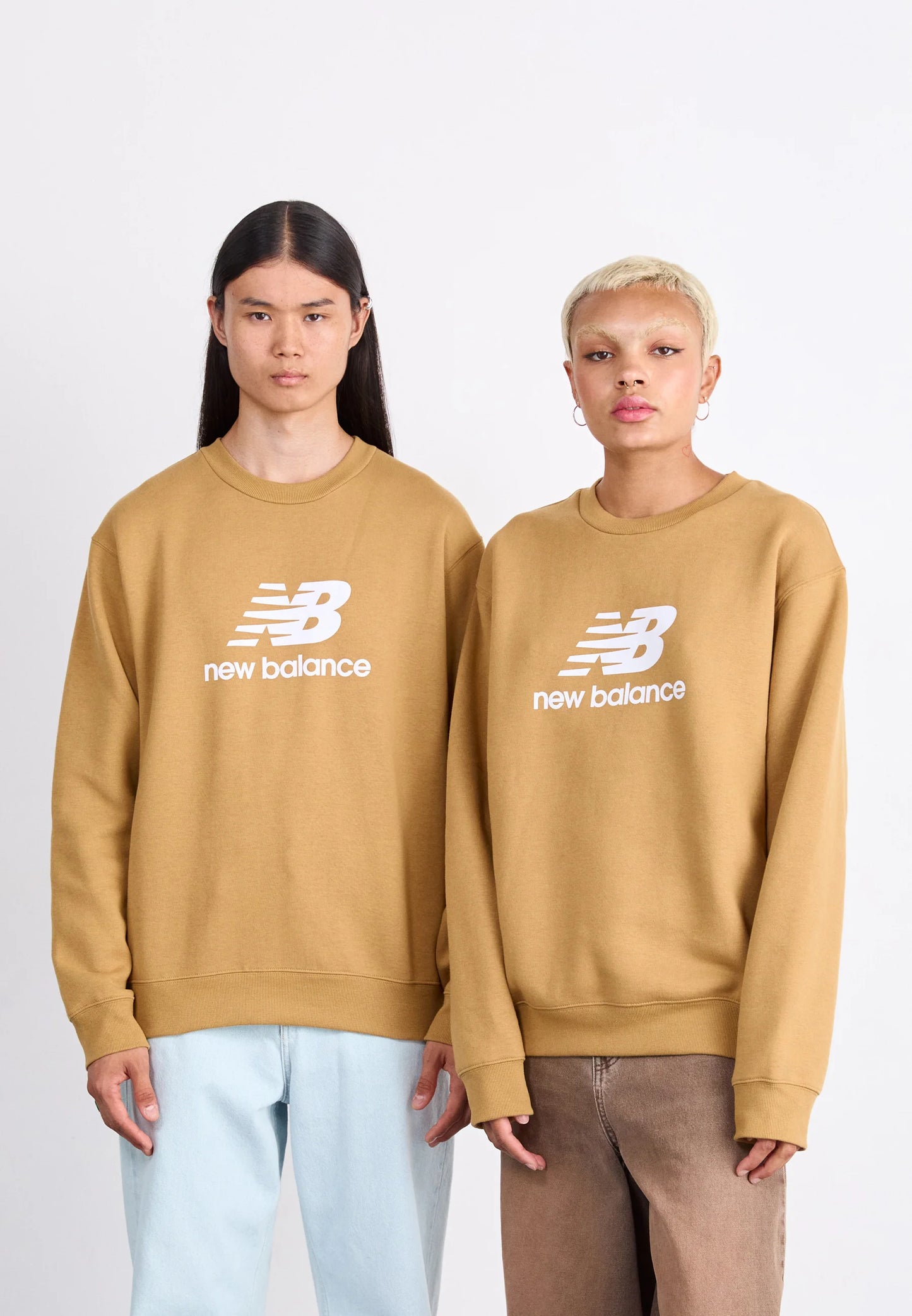 SUDADERA NEW BALANCE SPORT ESSENTIALS LOGO MT41504