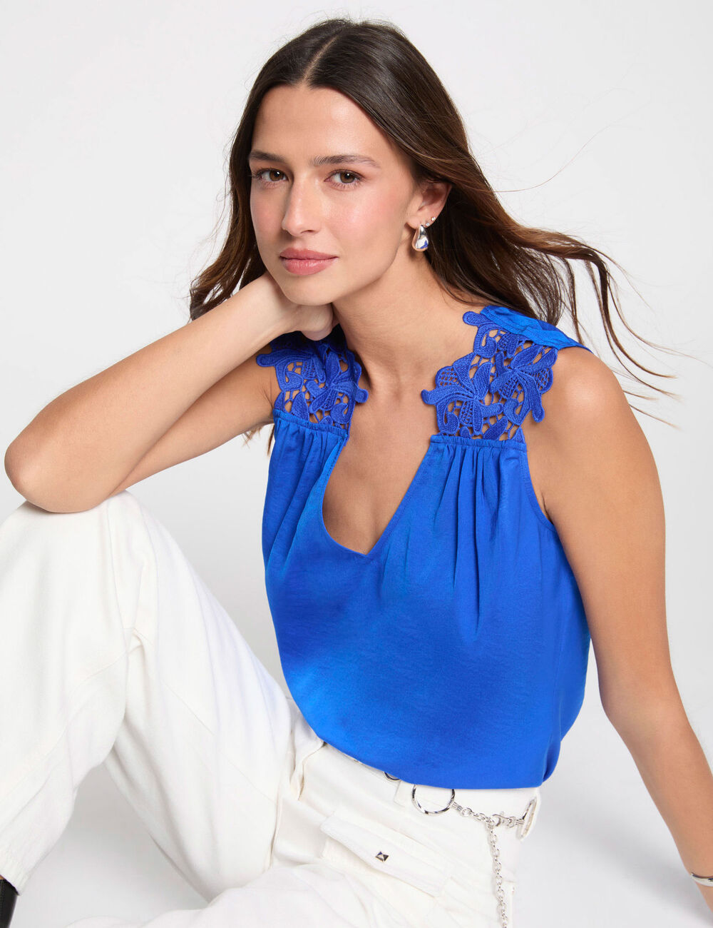 TOP ENCAJE SIN MANGAS MORGAN 251-OJOIE