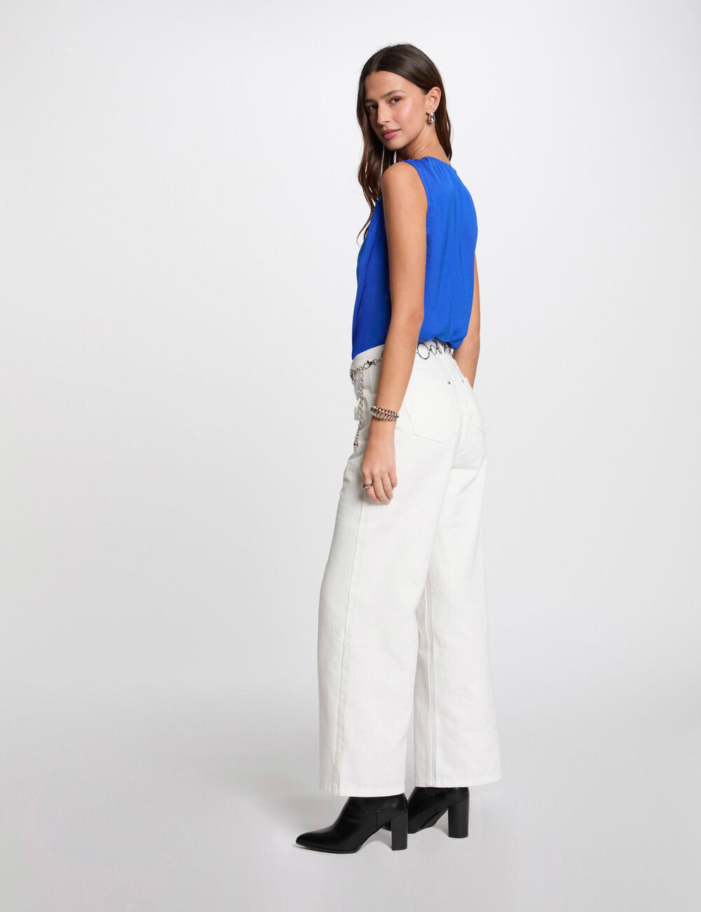 TOP ENCAJE SIN MANGAS MORGAN 251-OJOIE