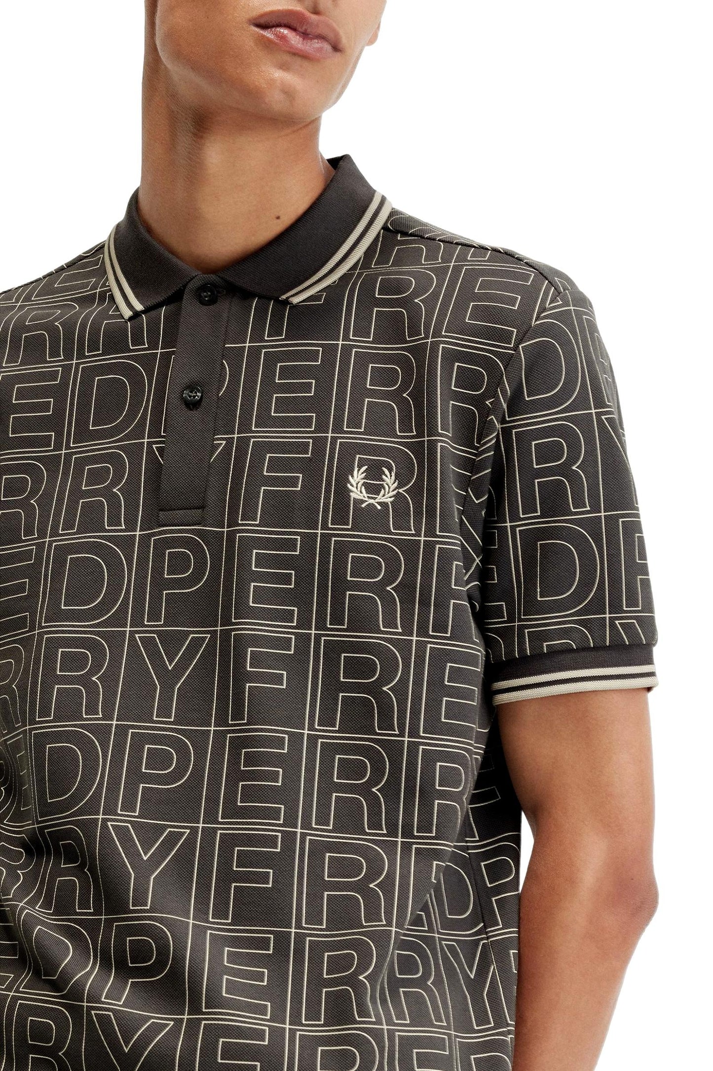 POLO HOMBRE GRAFICO SPELLOUT FRED PERRY M7757