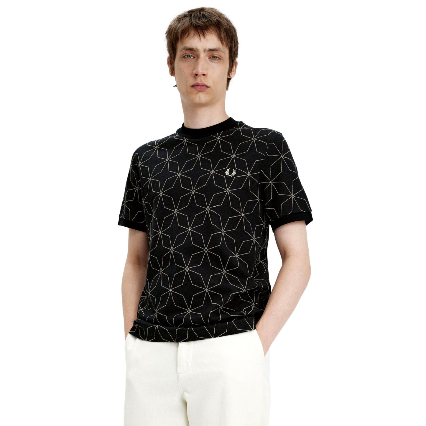 CAMISETA CON ESTAMPADO GEOMETRICO FRED PERRY M7704