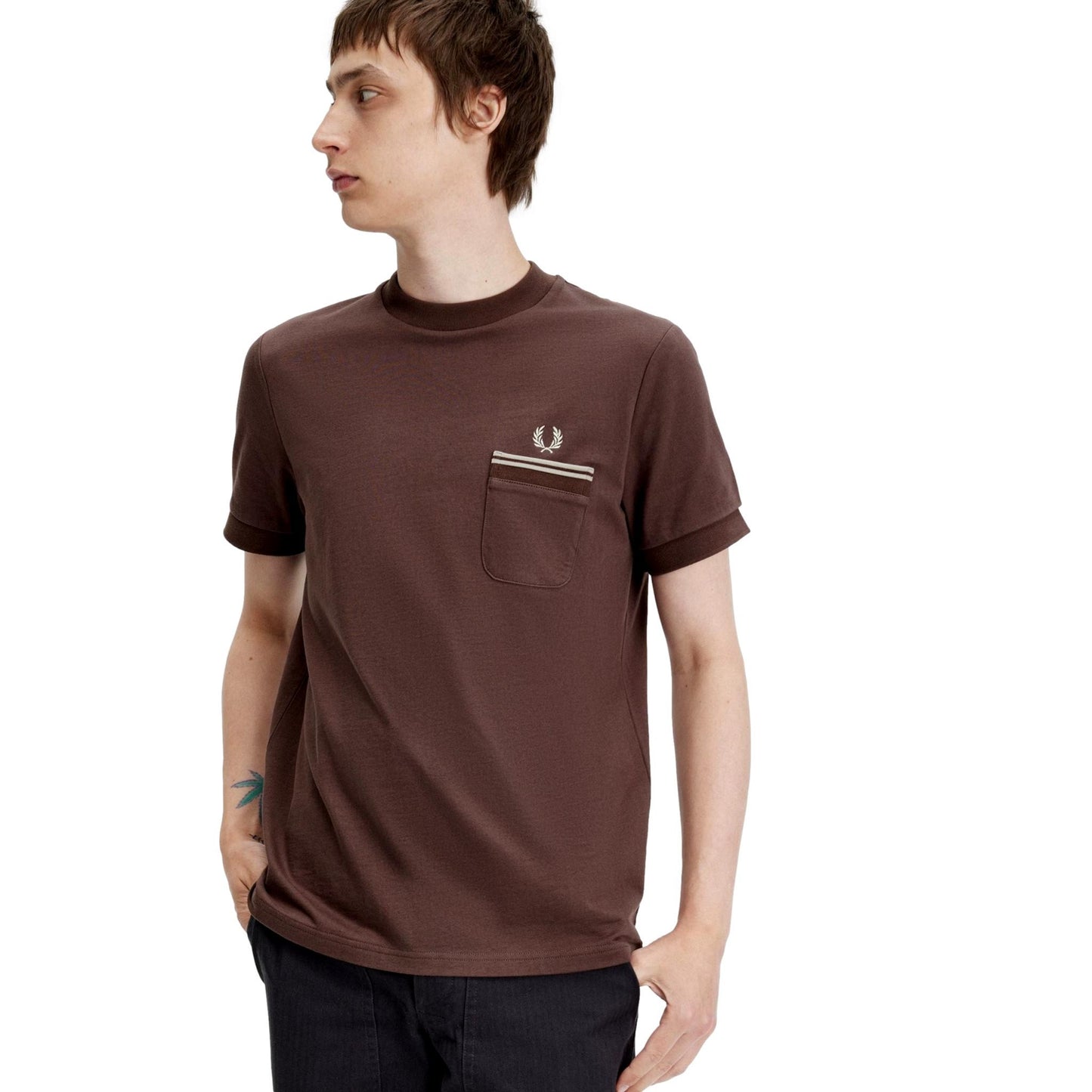 CAMISETA CON BOLSILLO FRED PERRY M4650