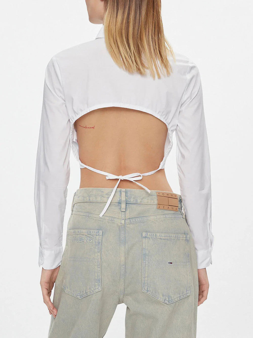 CAMISA MUJER CROP OPEN BACK TOMMY JEANS DW0DW17344