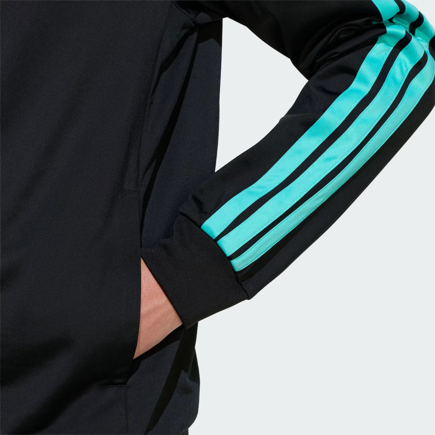 CHAQUETA ADIDAS AMG MERCEDES KE8167