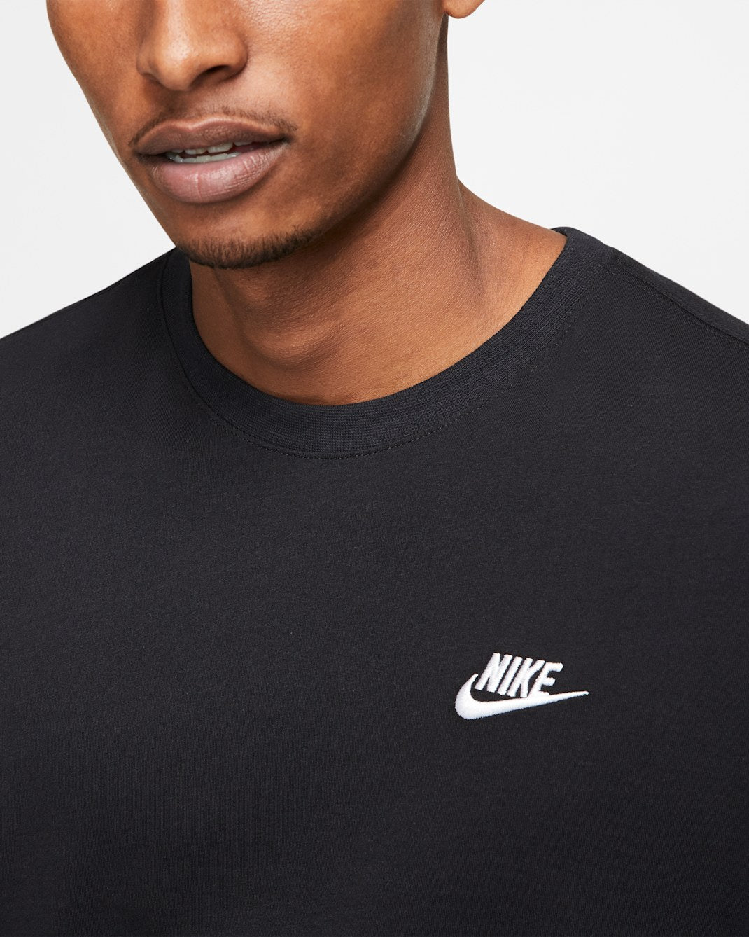 CAMISETA HOMBRE NIKE SPORTSWEAR CLUB AR4997