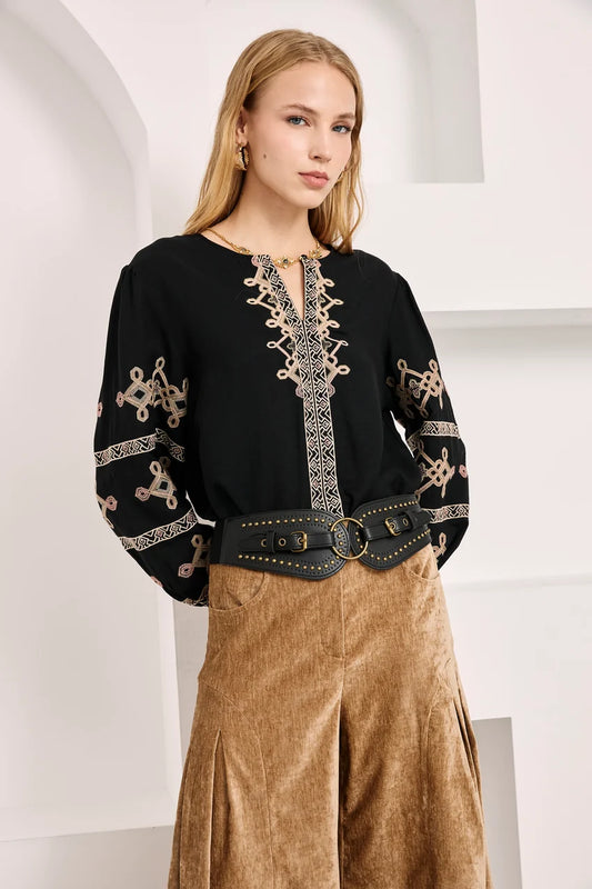 BLUSA MAO BORDADOS NKN NI.BELORO