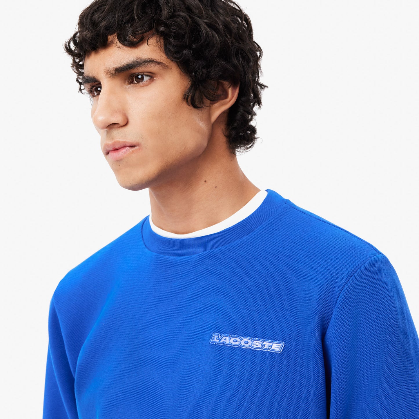 SUDADERA LACOSTE CON INSIGNIA SH2858-00-HJM