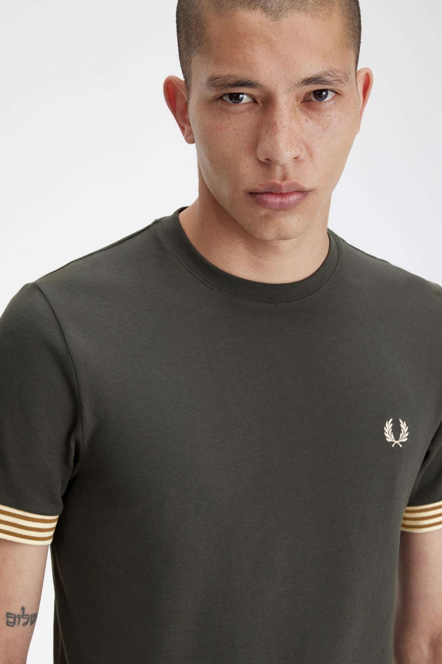 CAMISETA CON PUÑOS A RAYAS FRED PERRY